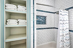 Historic Galveston Hideaway, Walk to the Beach!