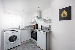 Central Plymouth 2Bed Apartment-Sleeps 4