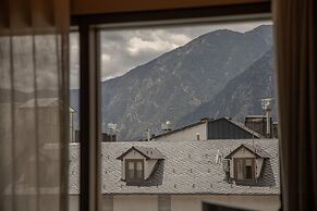 The Blackpine Hotel, Small Luxury Hotels