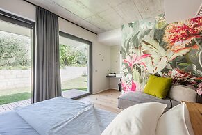 Oleeva Garda Living Adults Only