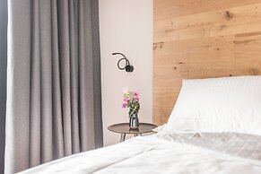 Oleeva Garda Living Adults Only