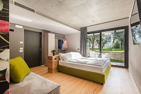 Oleeva Garda Living Adults Only