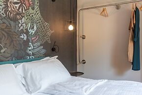 Oleeva Garda Living Adults Only