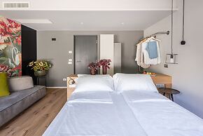 Oleeva Garda Living Adults Only