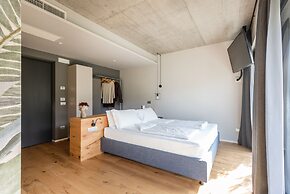 Oleeva Garda Living Adults Only