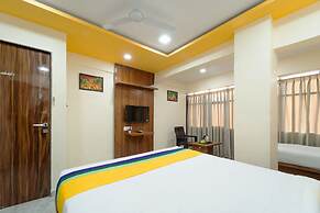 Itsy Hotels Anand Executive, Near Amanora