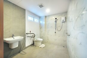 PLAAI Plus Hotel Bowin