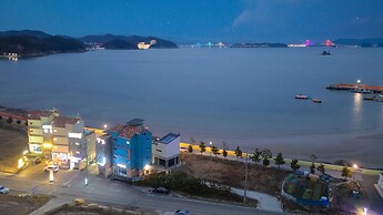 Geoje Beachwhite Pension
