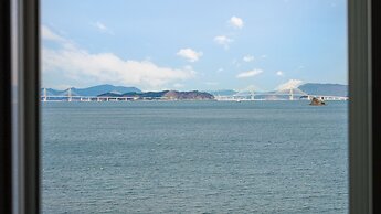 Geoje Beachwhite Pension