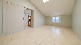 Geoje Beachwhite Pension