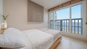 Geoje Beachwhite Pension