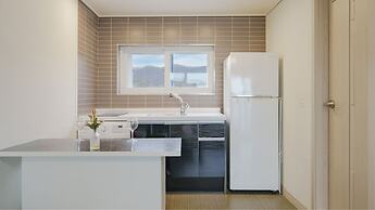 Geoje Beachwhite Pension