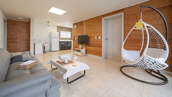 Geoje Beachwhite Pension