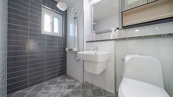 Geoje Beachwhite Pension