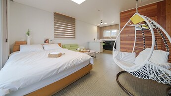 Geoje Beachwhite Pension