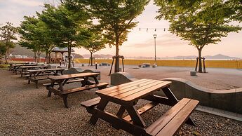 Geoje Beachwhite Pension