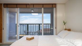 Geoje Beachwhite Pension