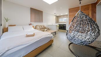 Geoje Beachwhite Pension