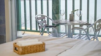 Geoje Beachwhite Pension