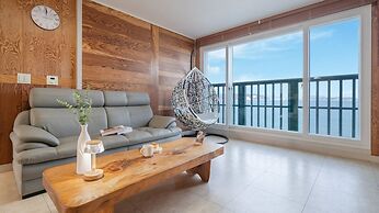 Geoje Beachwhite Pension