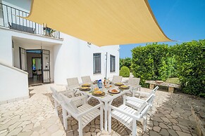 Villa Lisa with huge Pool and Garden