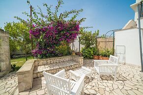 Villa Lisa Garden and Pool