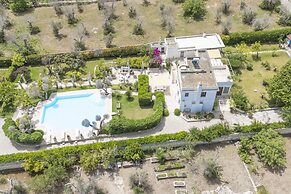 Villa Lisa with huge Pool and Garden
