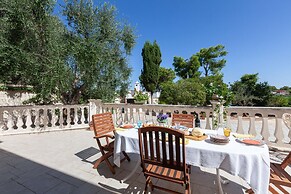 Villa Marina with Pool