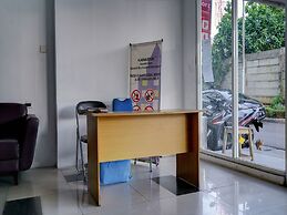 OYO Life 92889 Apartement Grand Sentraland Karawang By A.t Room