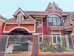 OYO Life 92546 Kost Merah Bojongsoang Syariah