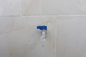 OYO Life 93154 White Kos Jenggala