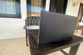 OYO Life 93154 White Kos Jenggala