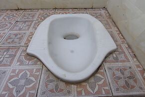 OYO Life 93154 White Kos Jenggala