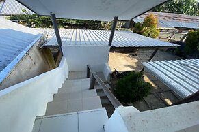 OYO Life 93154 White Kos Jenggala