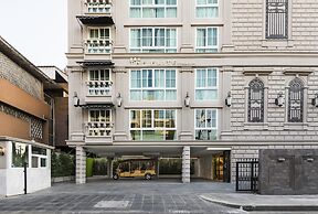 The Elite Thong Lor 25