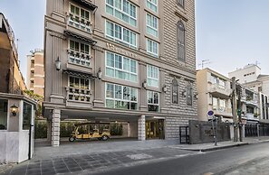 The Elite Thong Lor 25