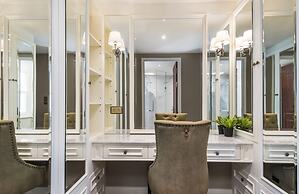 The Elite Thong Lor 25