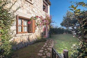 Il Borgo C8 700 Mt From The Beach