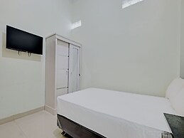 OYO Life 92935 Ayu Kost Eksklusif