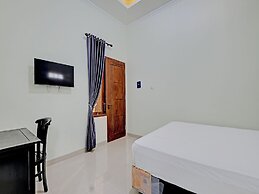 OYO Life 92935 Ayu Kost Eksklusif