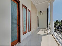 OYO Life 92935 Ayu Kost Eksklusif