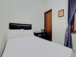 OYO Life 92935 Ayu Kost Eksklusif