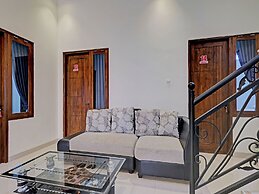 OYO Life 92935 Ayu Kost Eksklusif