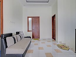 OYO Life 92935 Ayu Kost Eksklusif