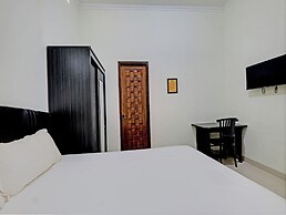 OYO Life 92935 Ayu Kost Eksklusif