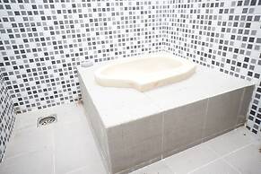 OYO Life 93017 Kost H Soeroso