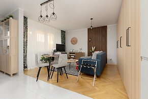 Stylish Apartment in Żoliborz by Renters