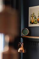 Stylish Apartment in Żoliborz by Renters