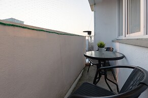 Stylish Apartment in Żoliborz by Renters