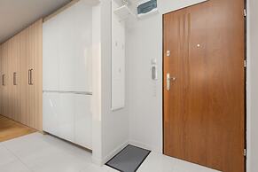 Stylish Apartment in Żoliborz by Renters